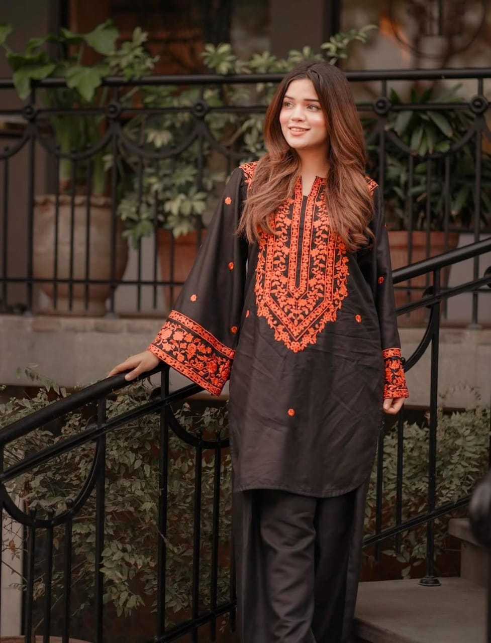 Elizabeth Embroidery 2pc