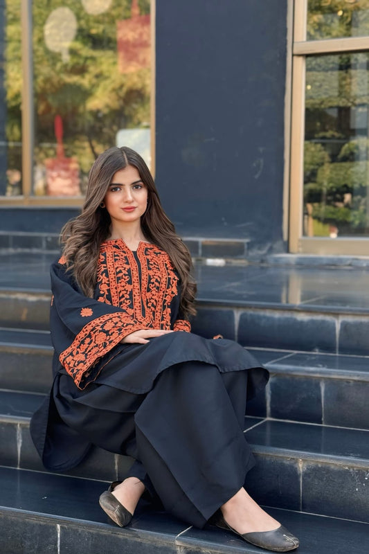 Elizabeth Embroidery 2pc