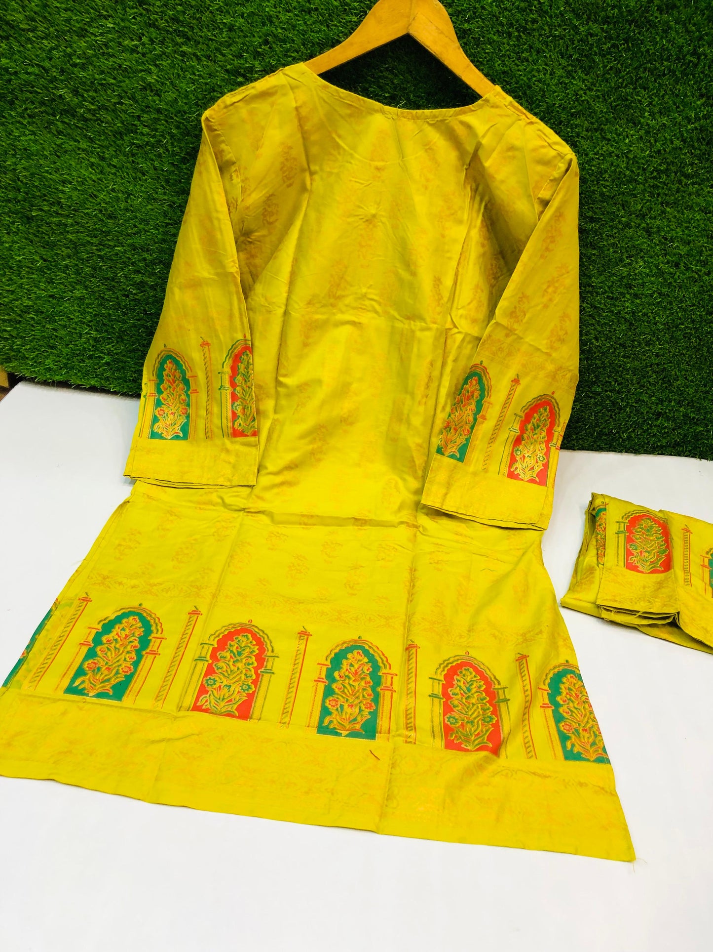 3D Stitched 2-Piece Set Outfit (Mendhi)